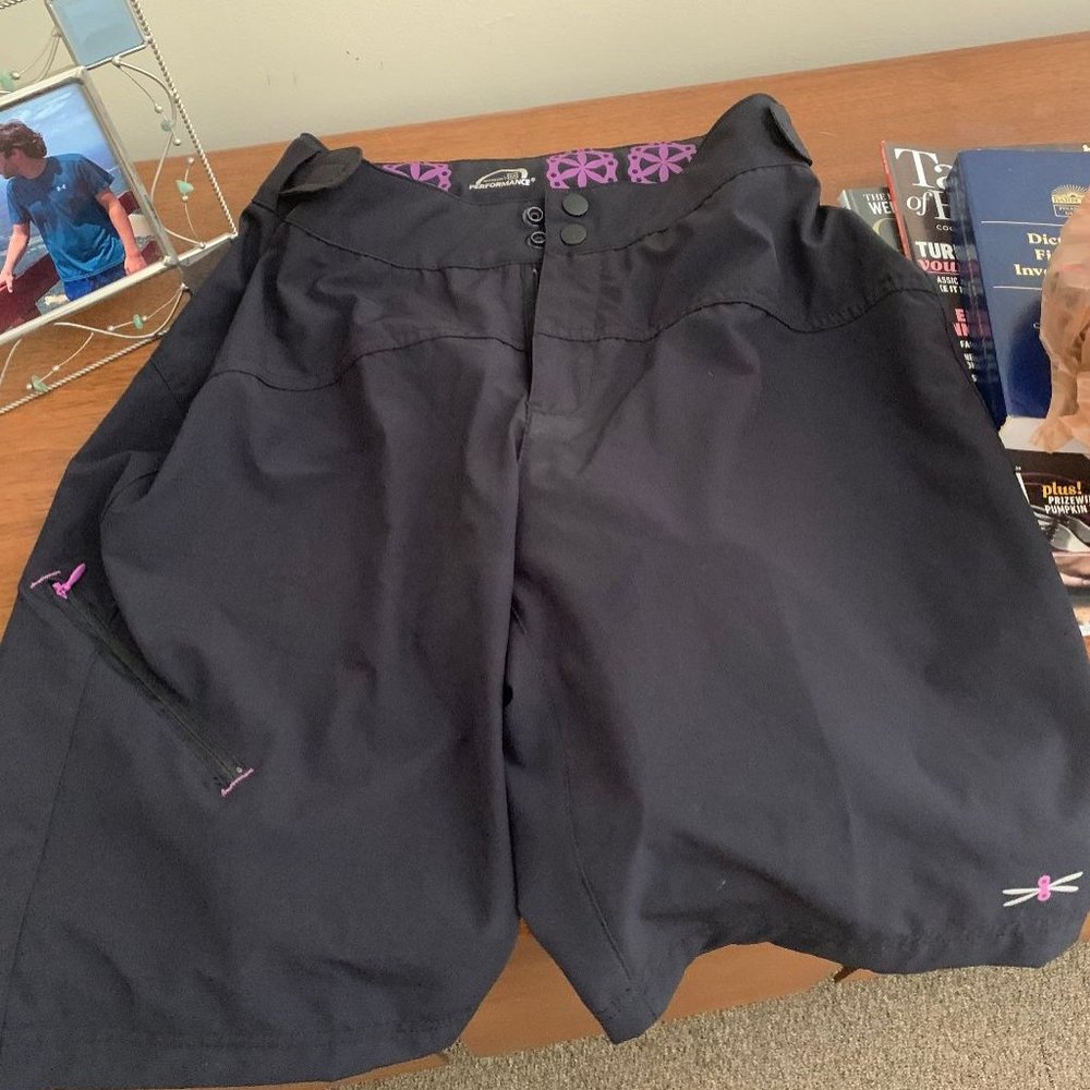 Black Performance MTB shorts with padded underwear